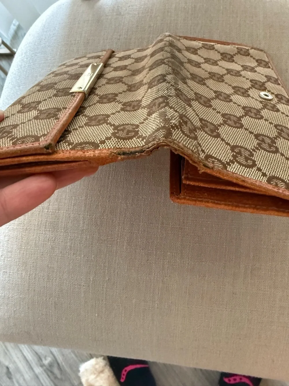Vintage Gucci Brown & Tan GG Canvas Wallet with Leather Trim & Gold Accents! - Picture 9 of 10